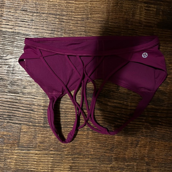 Lululemon sports Bra - size 8 - Picture 2 of 3